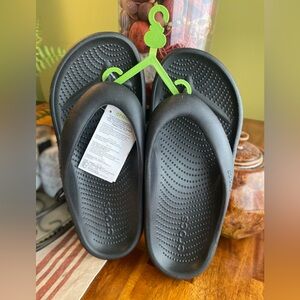 NWT Unisex Crocs Mellow Recovery Flip Flop